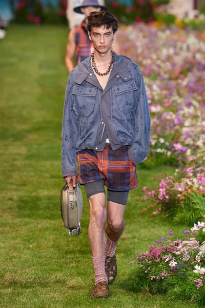Look 43